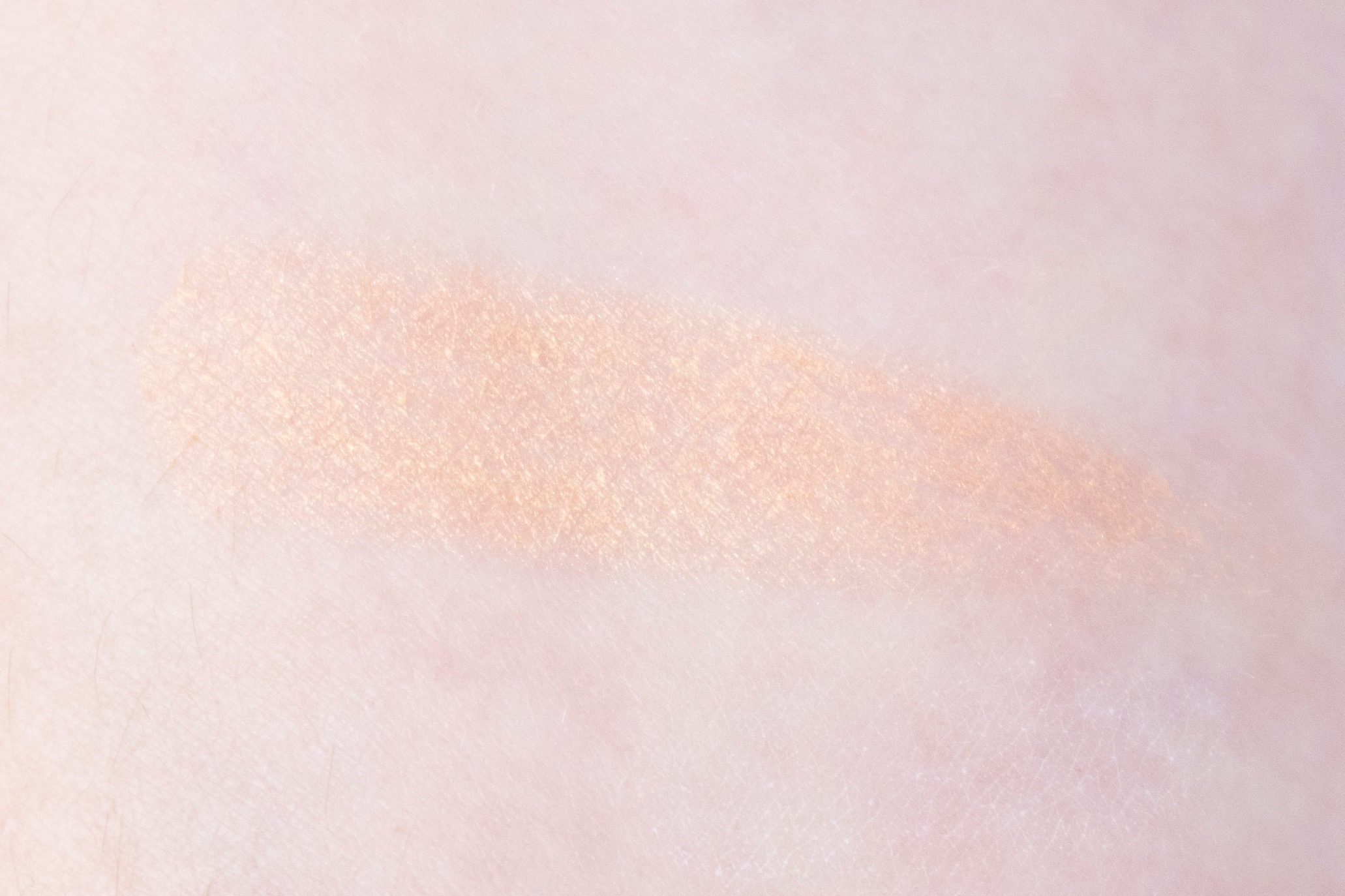 Catrice clean id vegan highlighter swatch